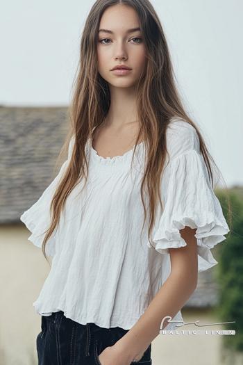 Elegant blouse ideas for stylish outfits in the picturesque Cotswolds