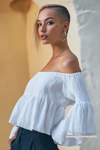 Neon hair and oversized tops for trendy fashion inspiration