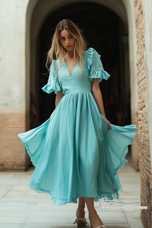 Aquamarine linen dress for a stunning evening in Granada's Palacio.