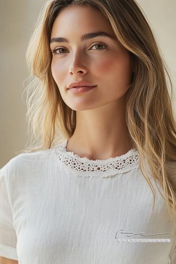 Blonde in white lace captures stunning moments in Córdoba