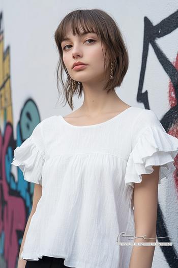 Chic Pixie Cut Hairstyle and Trendy Outfit Ideas for Shoreditch