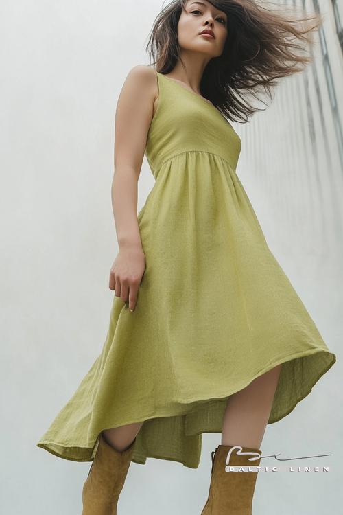 Stunning Chartreuse Dress in a Beautiful Urban Garden Setting