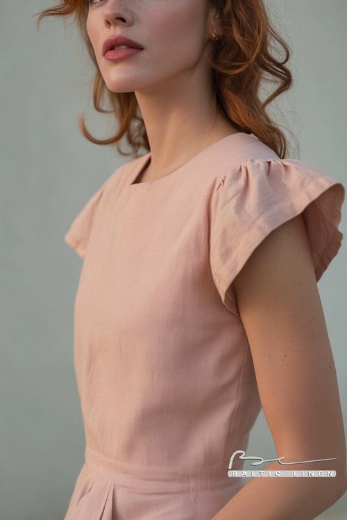 Elegant portrait inspiration with loose ringlets and soft pastel colors