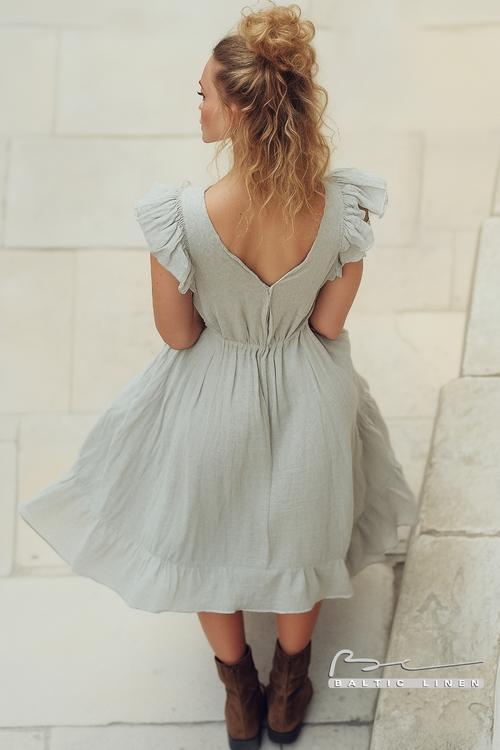 Sunlit linen dress ideas from Granada’s colorful market vibes