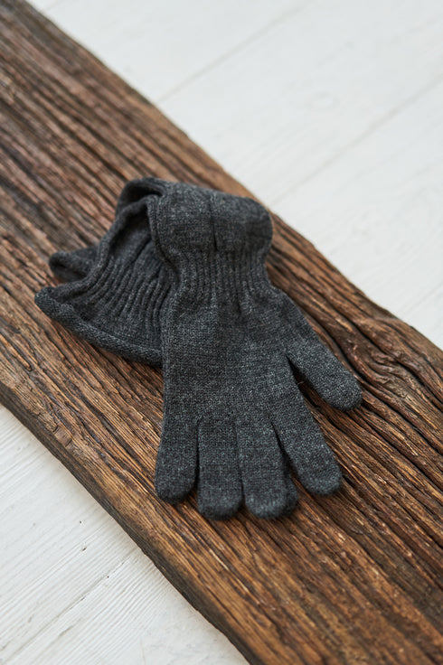 Image 18 of Comfortable handmade knitted sheep-wool mittens from Baltic Linen