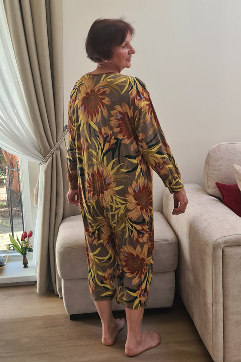 Colorful geriatric sleepwear for elderly women, featuring an easy-fit design for maximum comfort and style.