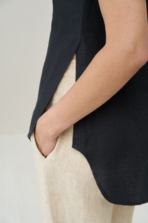 Image 4 of Pure linen blouse features short sleeves and a comfortable fit Gerda from Baltic Linen