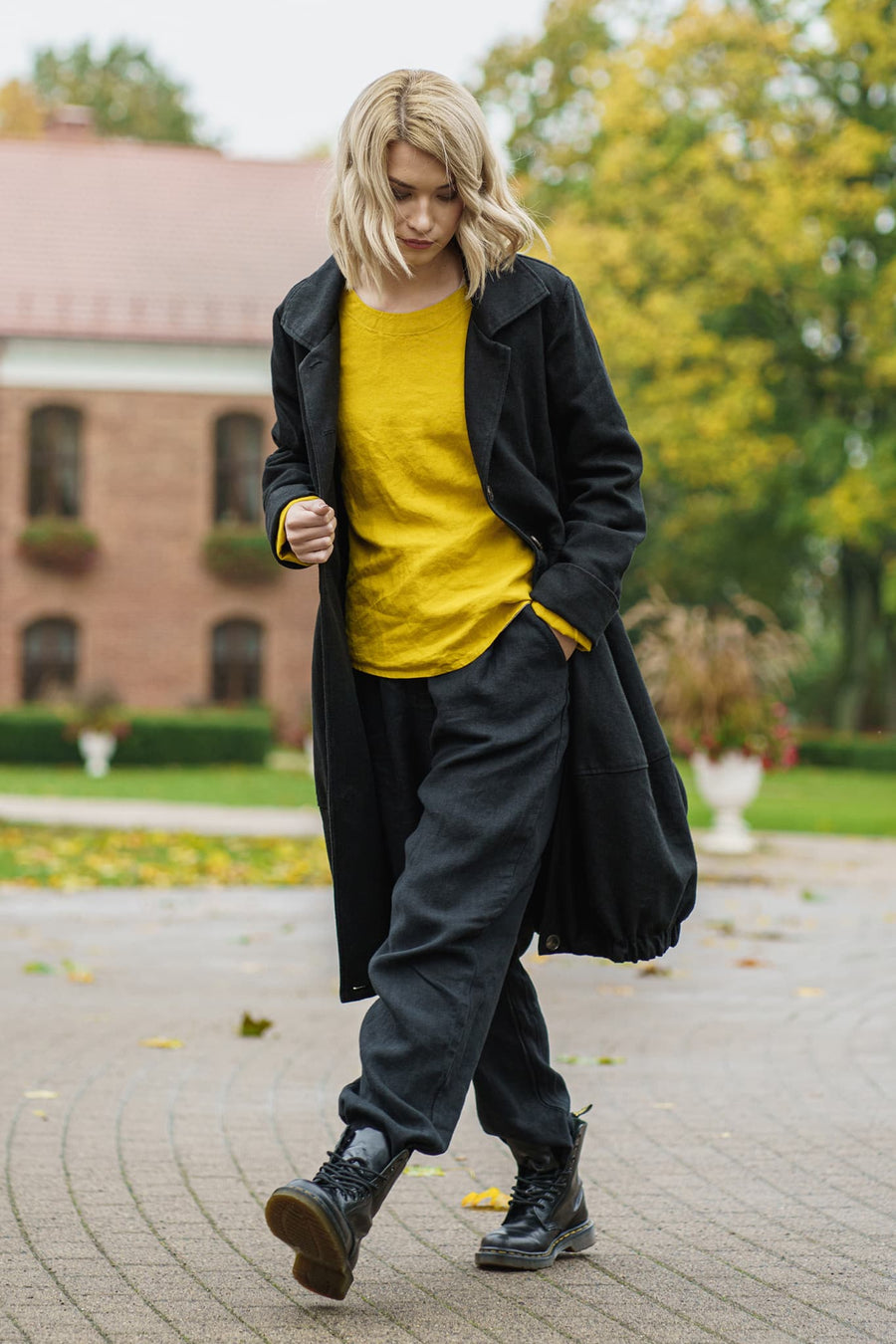 Image 3 of linen coat with a button front closure and seam pockets Evelina from Baltic Linen