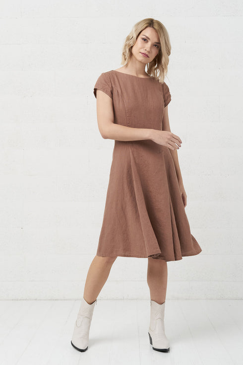Image 2 of Pure linen dress features short sleeves and a comfortable fit Juste from Baltic Linen