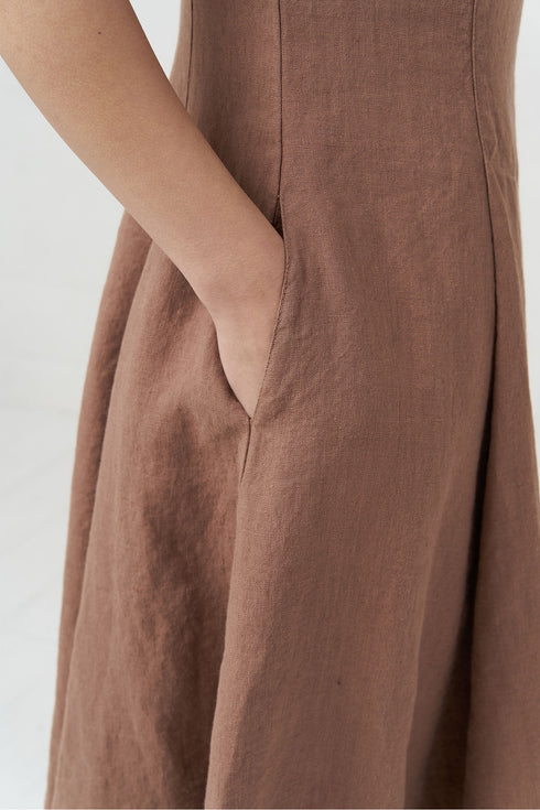 Image 7 of Pure linen dress features short sleeves and a comfortable fit Juste from Baltic Linen